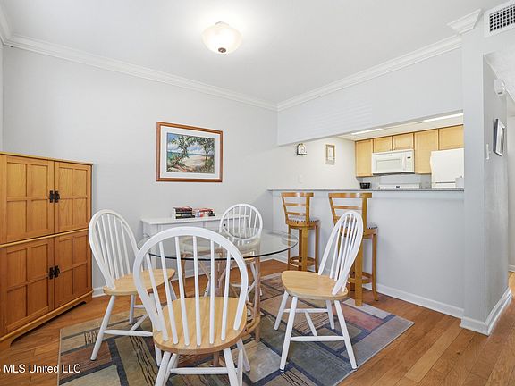 5th image of 3230 Cumberland Rd APT 41