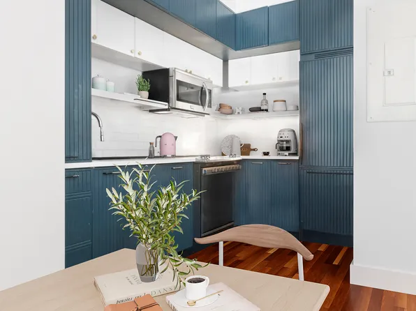 180 Bainbridge Street image 3 of 24