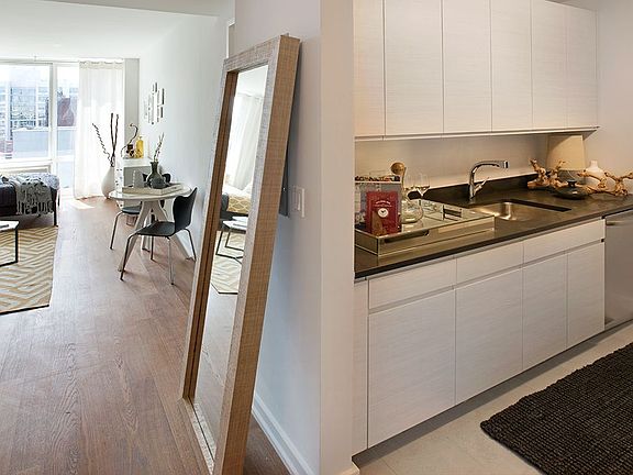 4th image of 511 47th Ave APT 4W