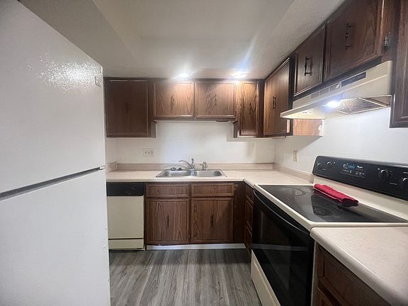 4th image of 2134 E Locust St