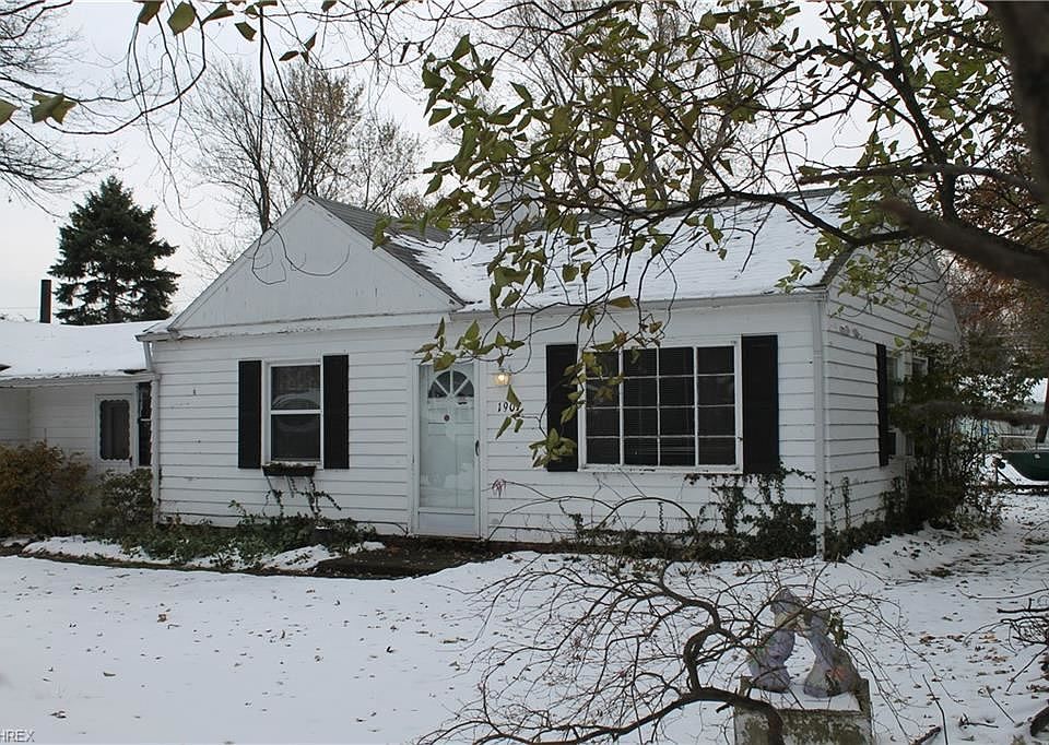 2nd image of 1907 E Tuttle Park Rd