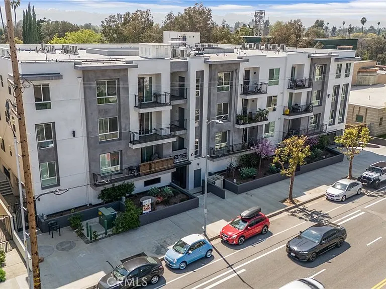 11616 Burbank Blvd #305 — Photo 20