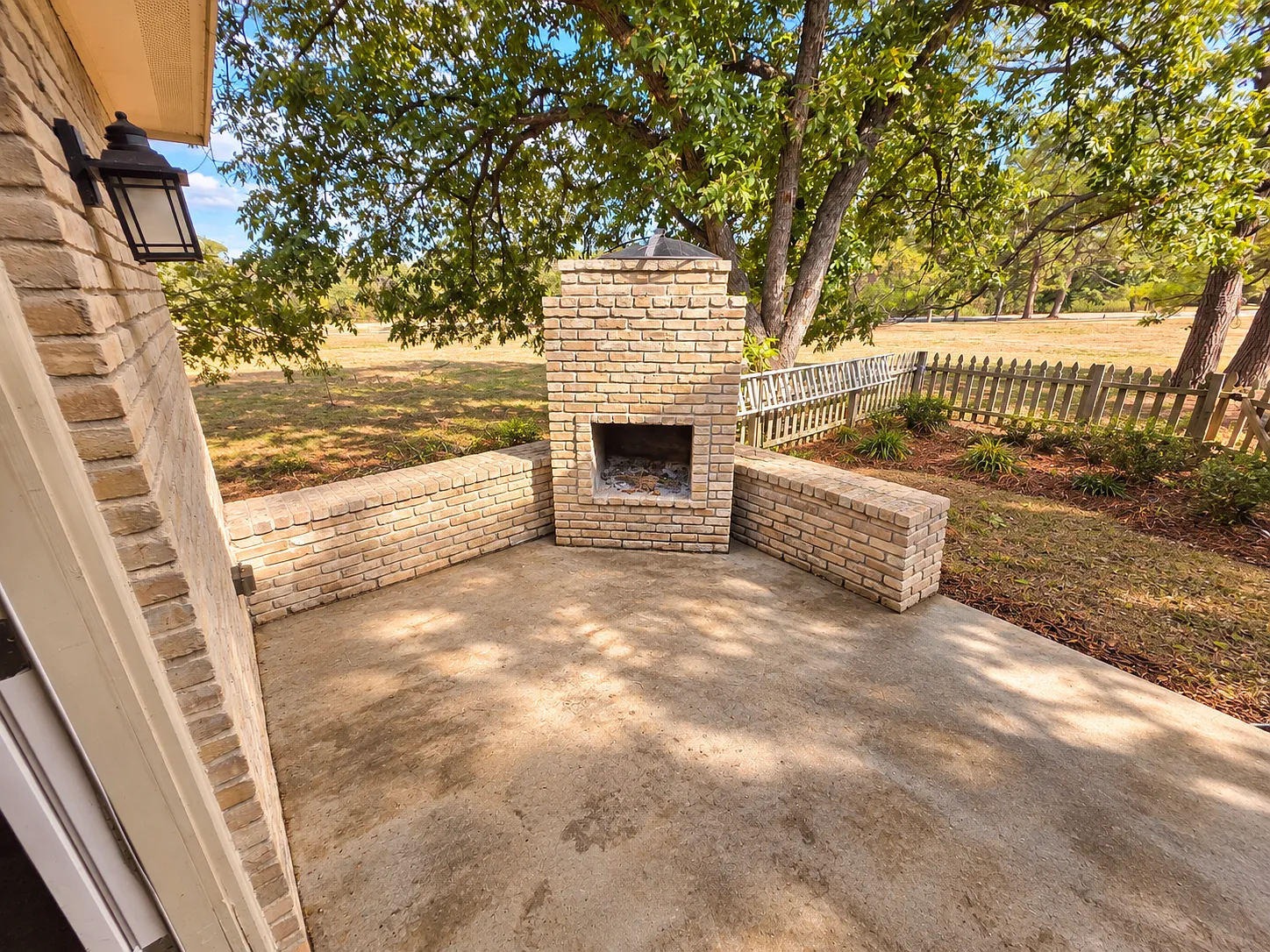 5 bed, 2.5 bath, 2400 sqft, $3,000 — Photo 4