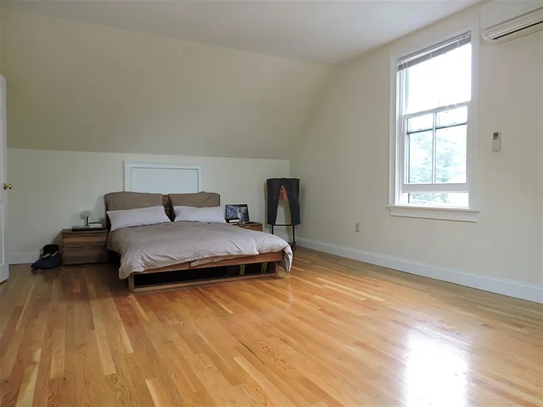 33 Roberts Rd — Photo 7