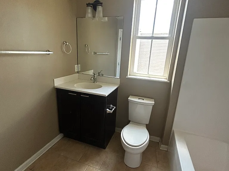 516 N Saint Clair St #301 — Photo 11