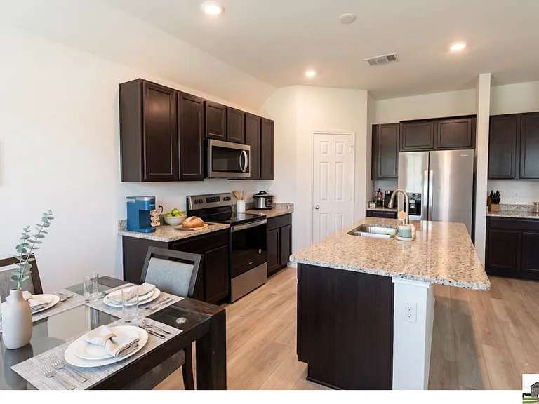 2478 Bee Creek Dr — Photo 11