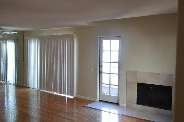 3976 Voltaire St — Photo 3