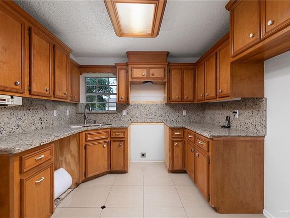 5th image of 1548 Chipinque St