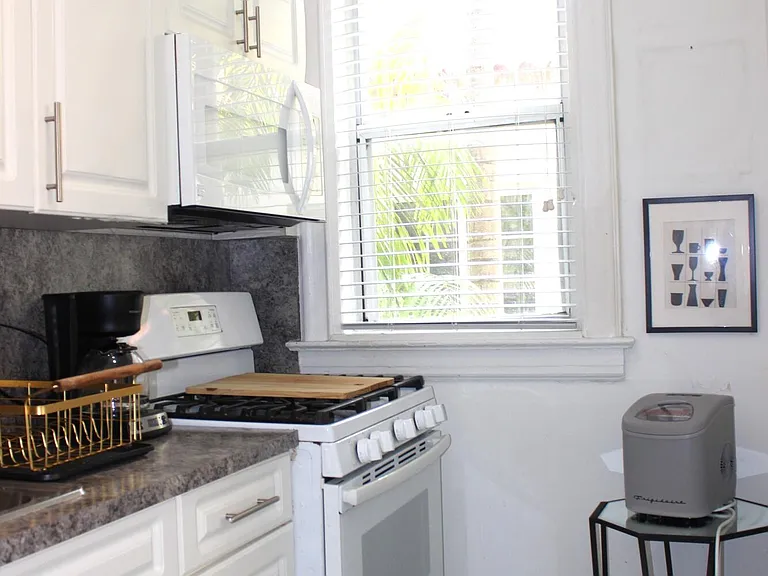 900 16th St #204 — Photo 7
