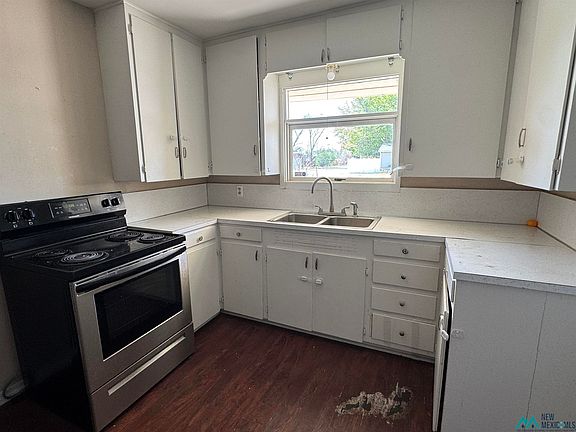 5th image of 902 W Runyan Ave