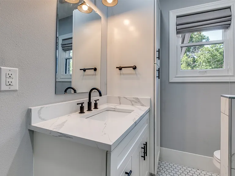 6101 Victor St #B — Photo 10
