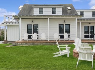 87 Foster Ave, Hampton Bays, NY 11946