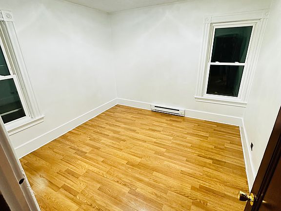 5th image of 133-137 Payson St #3