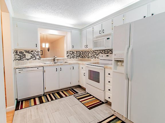 5th image of 2915 SW 22nd Ave APT 107