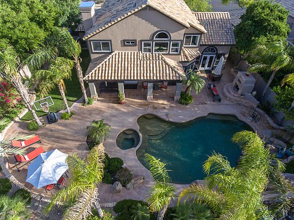 3rd image of 2428 E Desert Willow Dr