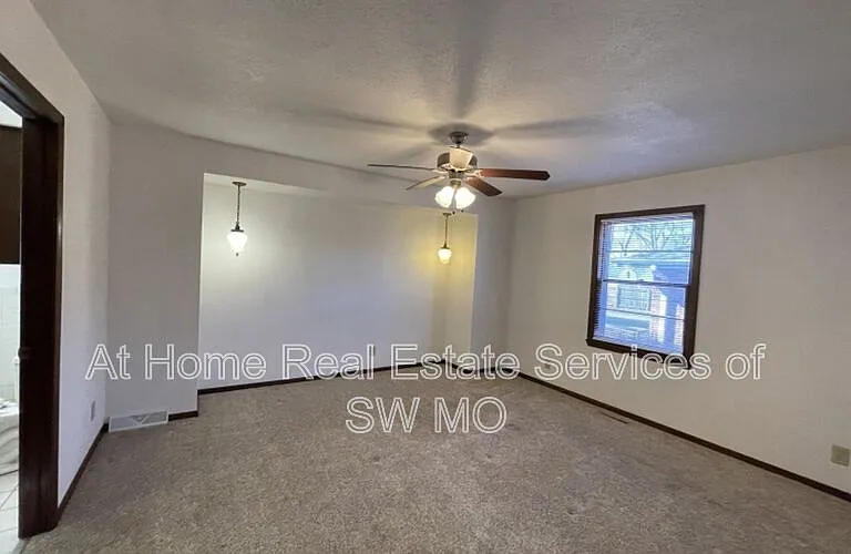 1316 E Lakewood St — Photo 8