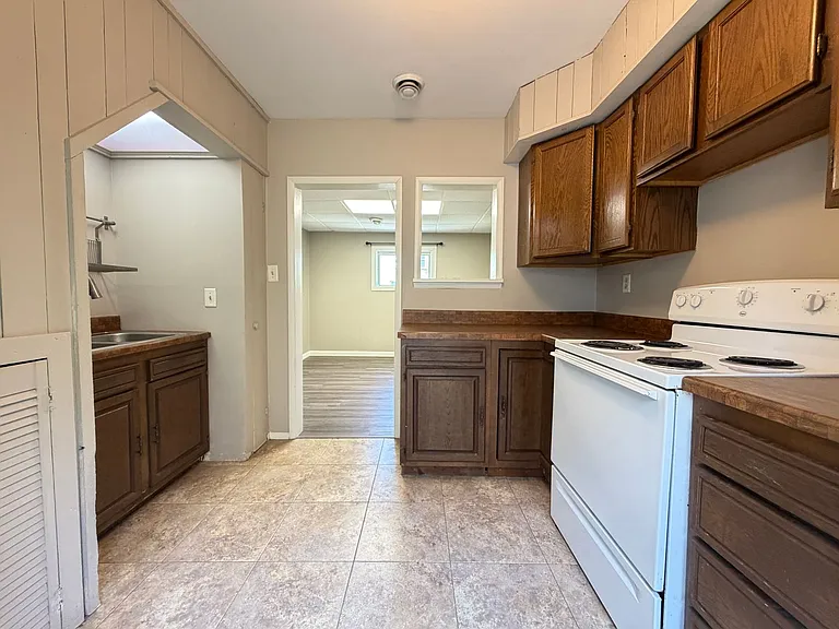 1701 Baxter Ave — Photo 13