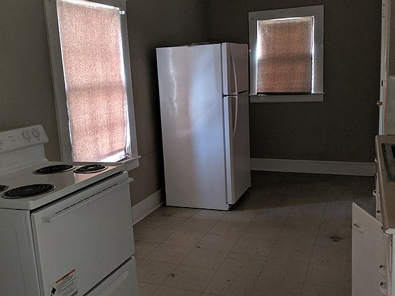 3rd image of 419-421 Southampton Ave