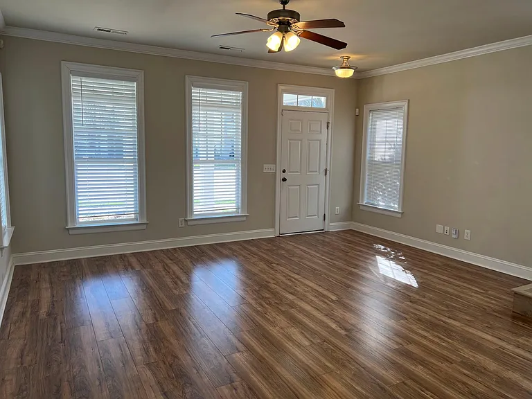 7729 Acc Blvd — Photo 11