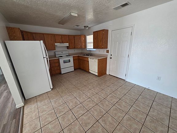 3rd image of 3101 Palm St