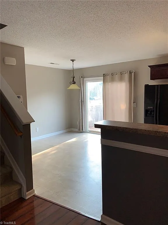 2 bed, 3.5 bath, $2,100 — Photo 4