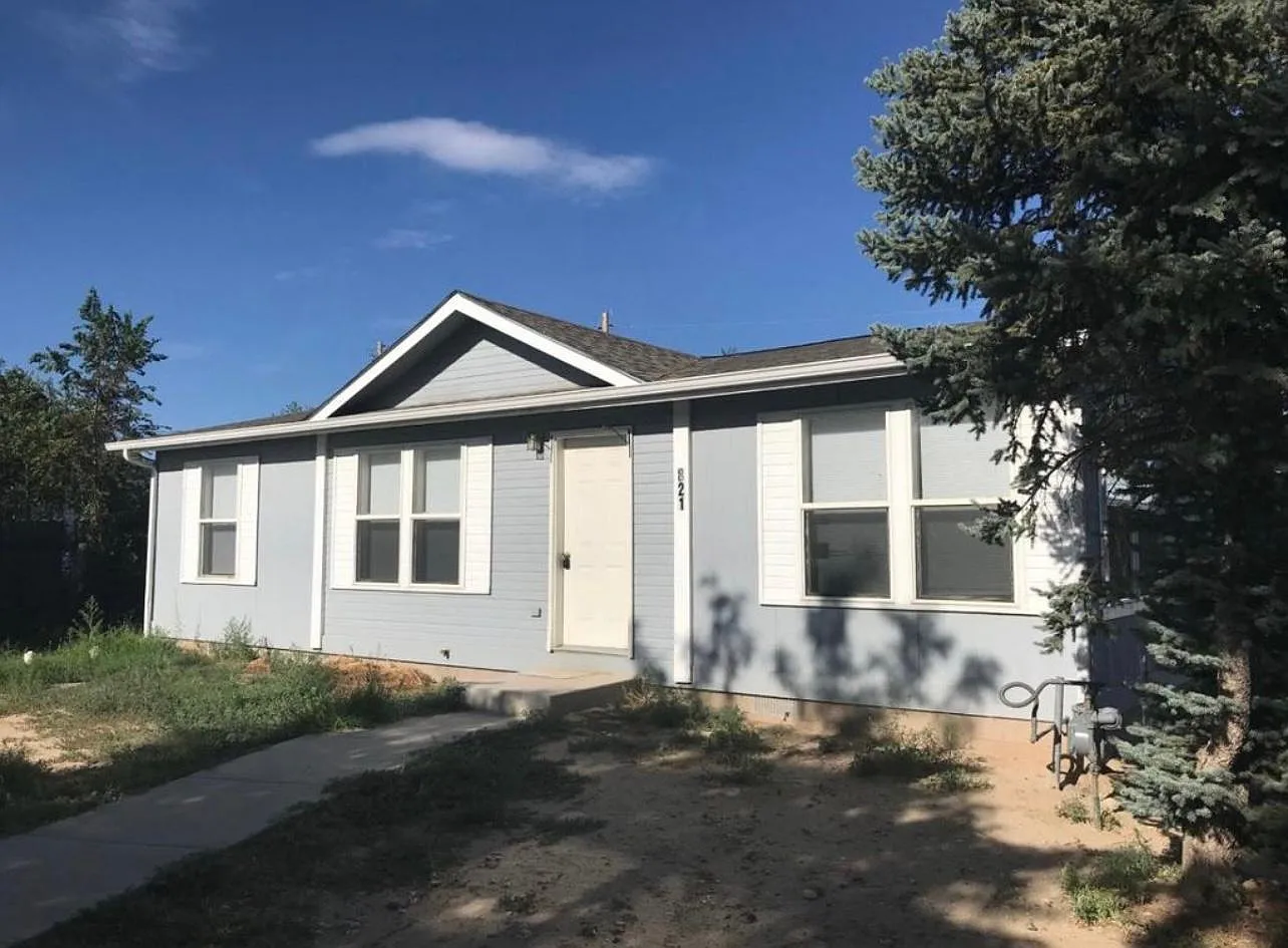 3 bed, 1120 sqft, $1,705 — Photo 1