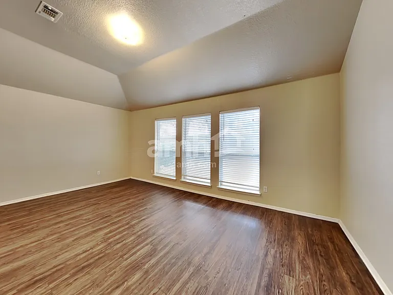 3213 Scenic Glen Dr — Photo 8