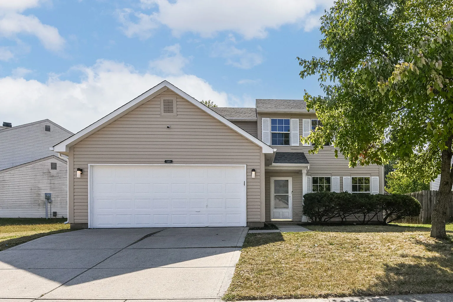 510 Grand Woods Dr photo 1