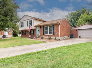 8205 Chickering Way, Louisville, KY 40228