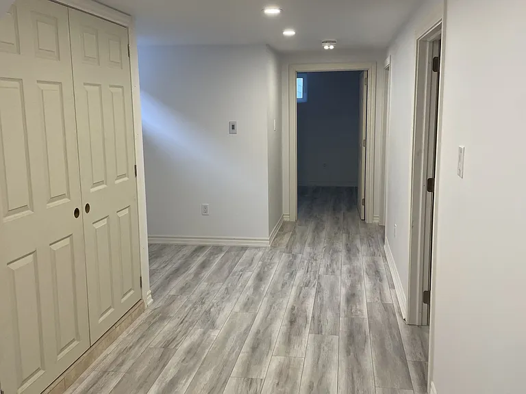 11 Navenby Cres #LOWER — Photo 5
