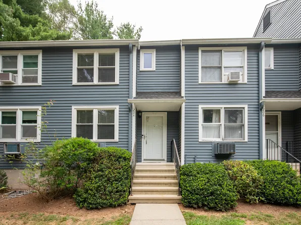 204 Greens Loop #204, Cheshire, CT 06410