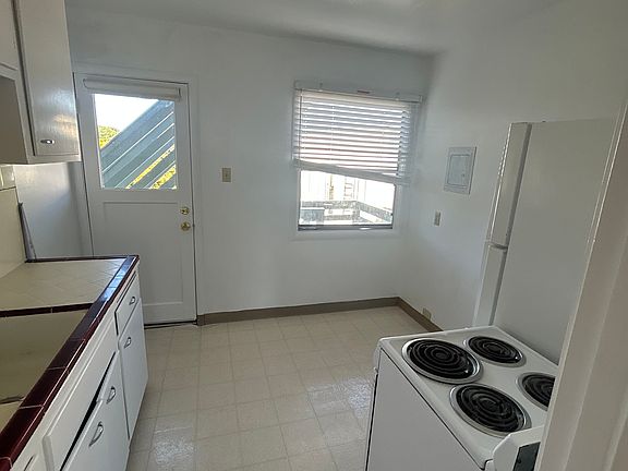 3rd image of 220 Noriega St #2