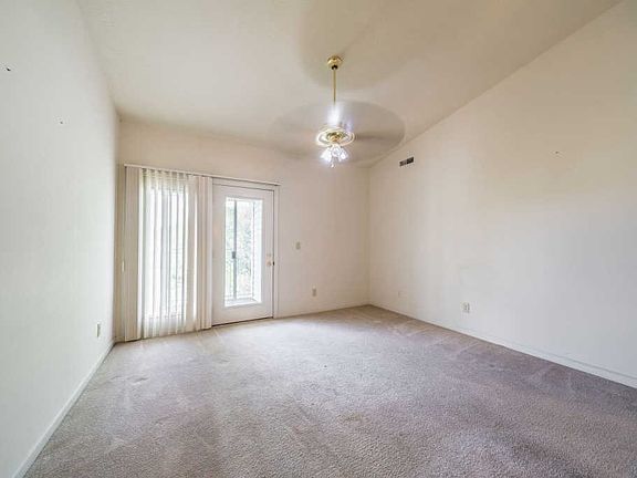 4th image of 412 Marian Ln APT 11