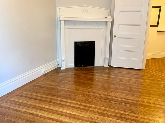 3rd image of 1319 Sacramento St