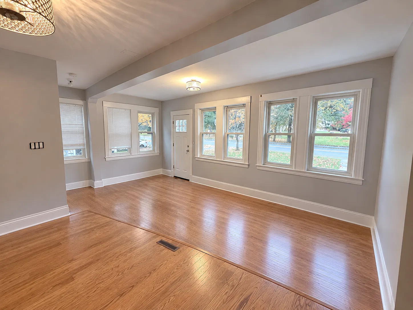 3 bed, 1200 sqft, $3,300 — Photo 4