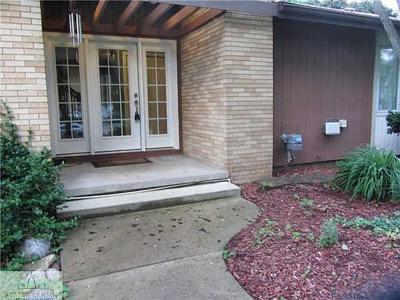 3rd image of 12444 Lawrence J Pkwy
