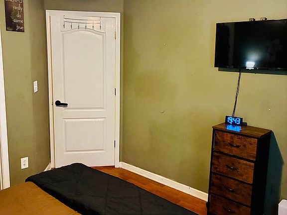 3rd image of 180 Pebble Brooke Ct Room C