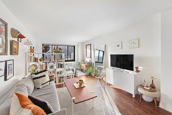 Sold by Charney Real Estate LLC | media 2