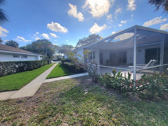 5th image of 3102 Pin Oak Court #B