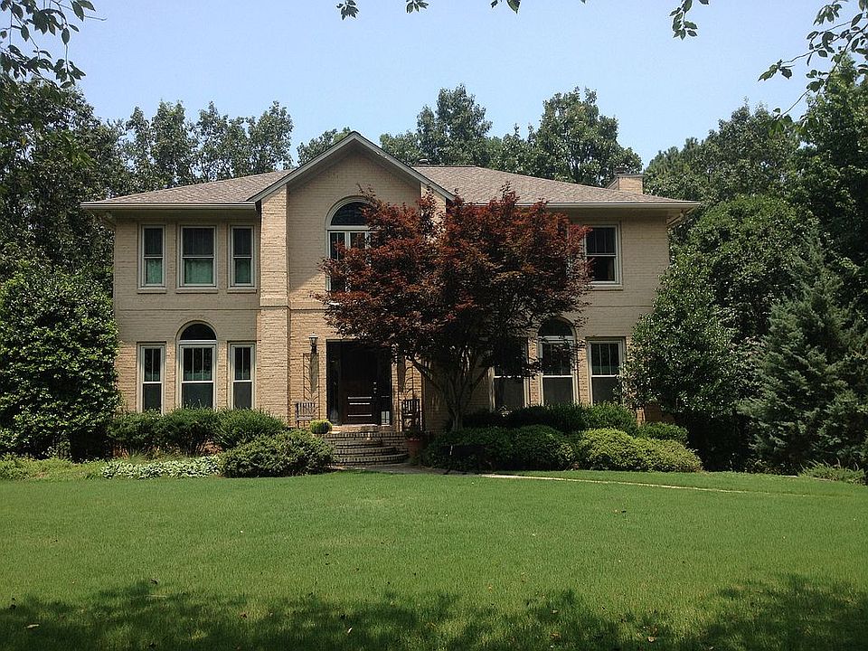 Lush yard for family fun