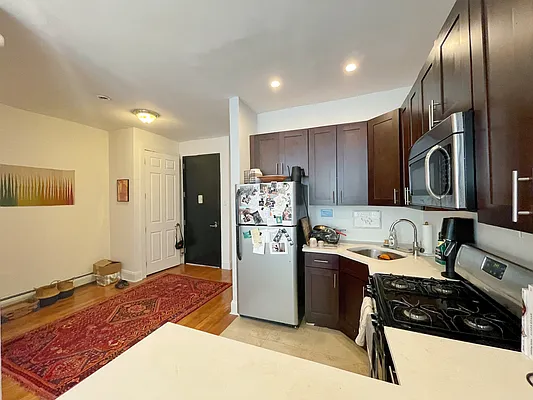 Rented by Pear NYC LLC | media 8