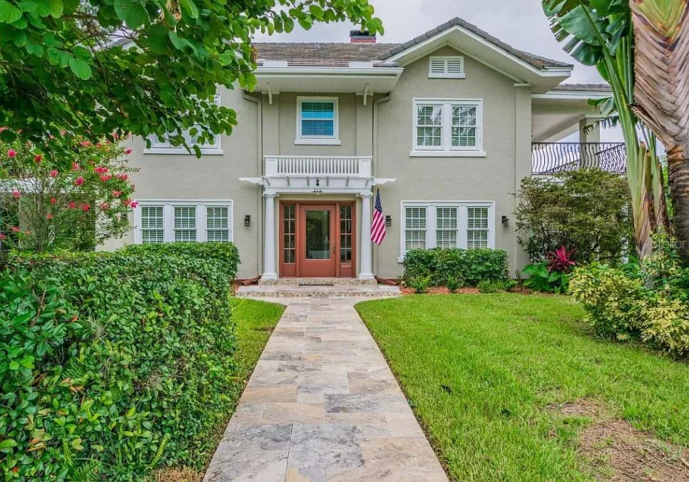 8 bed, 4743 sqft, $12,400 — Photo 3