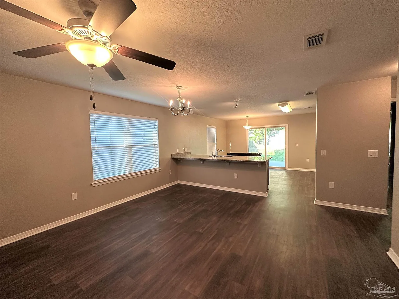 3 bed, 1400 sqft, $1,725 — Photo 3