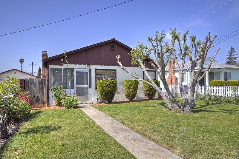 1st image of 233 N Claremont Ave
