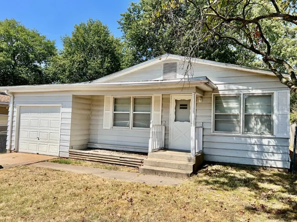 2208 W 2nd St, Coffeyville, KS 67337