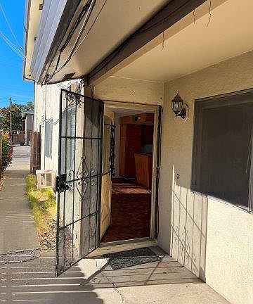 5th image of 811 Cathedral Ct APT 3