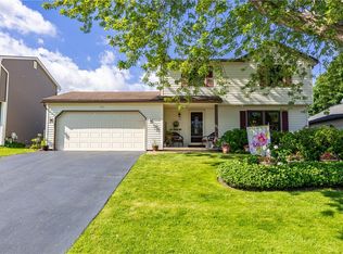 123 Woodsong Ln, Rochester, NY 14612