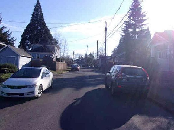 5th image of 630 20th St NE