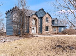 107 W North St, Gardner, IL 60424