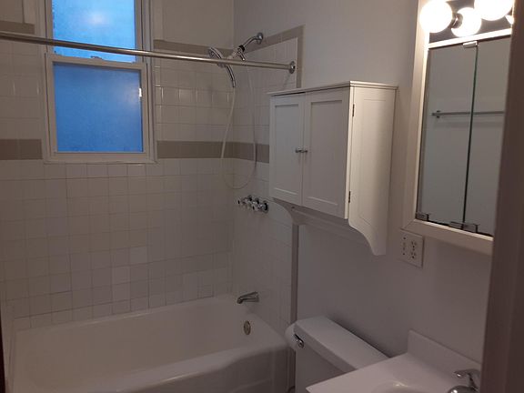 5th image of 3849 N Damen Ave